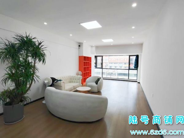 ɽ㳡ҵ300ƽŵתãɿתʵͼƬ