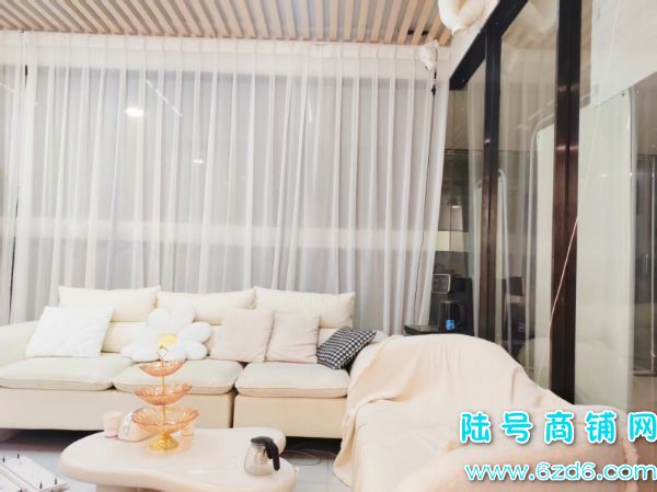 ԰㳡4ԺתãȶԴʵͼƬ