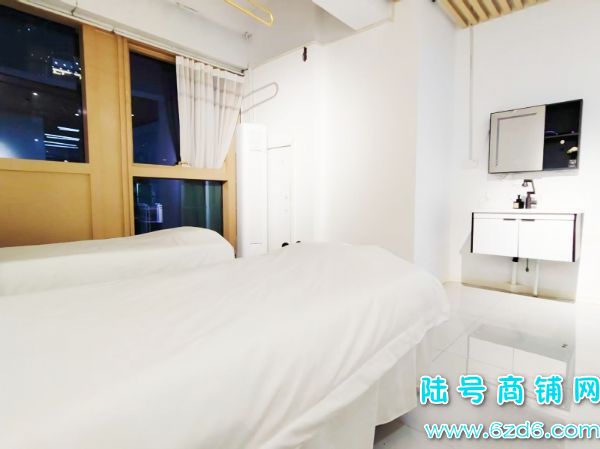 ԰㳡4ԺתãȶԴʵͼƬ