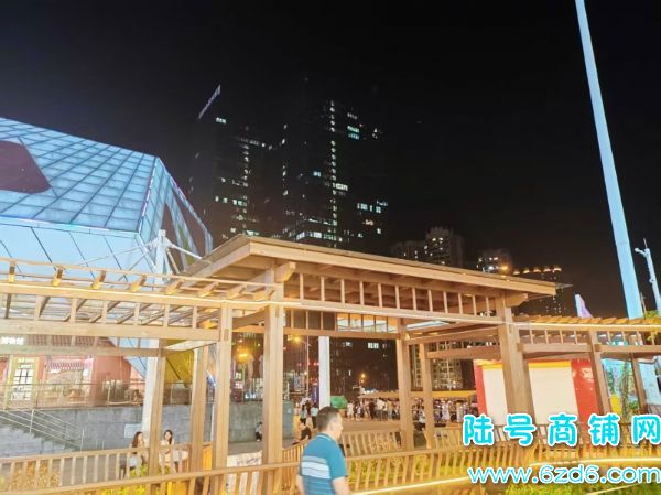 ԰㳡4ԺתãȶԴʵͼƬ