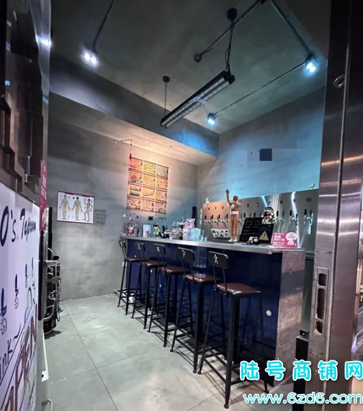 ��½�ţ��������л���·�ɶ�·����С�ƹ�ת�ã������1600��ʵ��ͼƬ