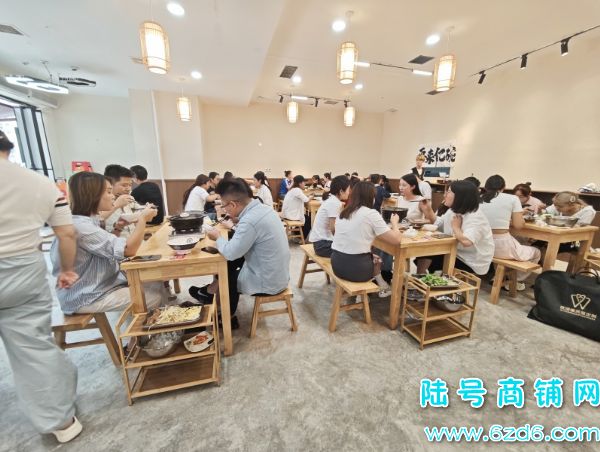 ���Ҵ�ʮ�ֹ�ó��ҵ����120ƽ�ٽֲ�����ת�ã��ɿ�תʵ��ͼƬ