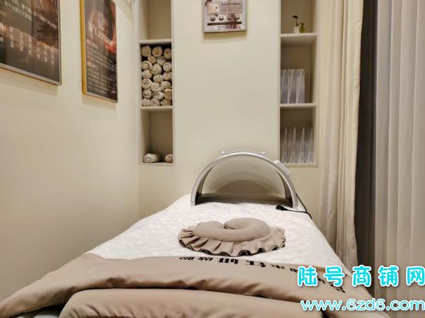 ��������ե���׸ֵ����ڸ����ٽ���������Ժ������ת��ʵ��ͼƬ