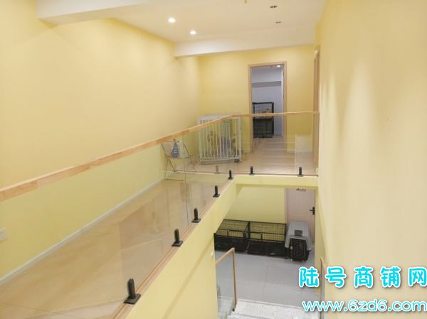 ��ɽ����������C��380ƽ�ǳ����ת�ã�����Ա�ͻ���ʵ��ͼƬ