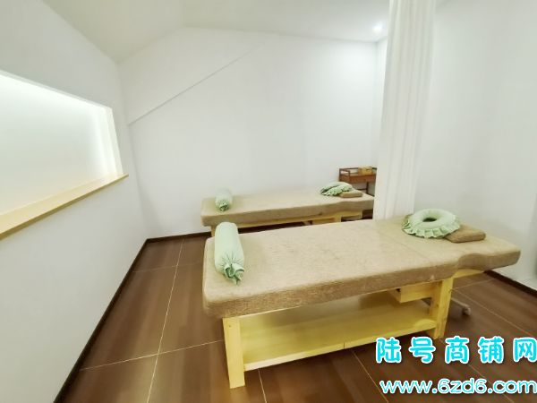 �ĸ����� ��ɽ���̵���ʢ260ƽ�߶���ԡ��������ת��ʵ��ͼƬ