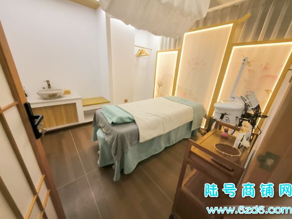 �ĸ����� ��ɽ���̵���ʢ260ƽ�߶���ԡ��������ת��ʵ��ͼƬ